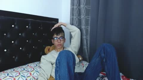 gabriel_x18 online show from February 3, 2026, 6:22 am