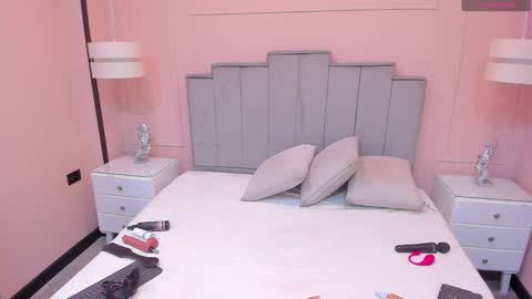   online show from October 4, 2025, 12:03 pm