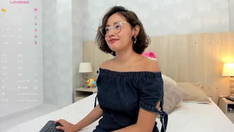 Gabriela Vargas online show from October 23, 2025, 3:39 am