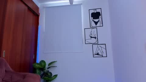 Snapshot of gaby_girl chatting on October 10, 2025, 8:08 pm    online show from October 10, 2025, 8:08 pm