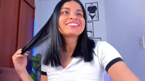 Snapshot of gaby_girl chatting on October 14, 2025, 8:31 pm    online show from October 14, 2025, 8:31 pm