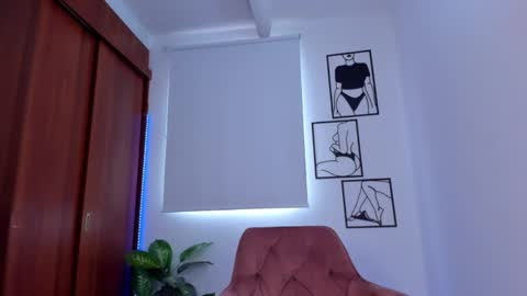 Snapshot of gaby_girl chatting on October 19, 2025, 6:52 pm    online show from October 19, 2025, 6:52 pm