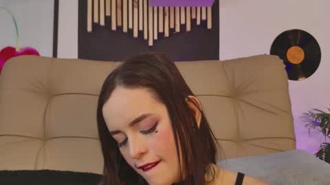 Gaby  online show from December 1, 2025, 1:05 pm