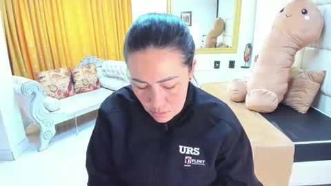 Snapshot of gaby_trent chatting on October 7, 2025, 2:14 pm gabriela online show from October 7, 2025, 2:14 pm