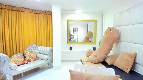 Snapshot of gaby_trent chatting on October 20, 2025, 4:40 pm gabriela online show from October 20, 2025, 4:40 pm