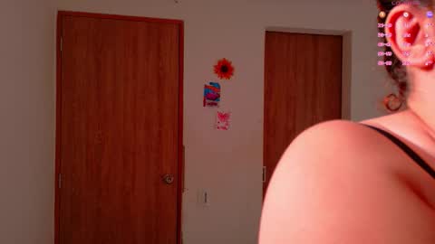 gaby_vegaa online show from November 17, 2025, 10:04 pm