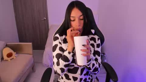 Snapshot of gaby_yummy chatting on September 19, 2025, 4:40 pm Gabriela online show from September 19, 2025, 4:40 pm