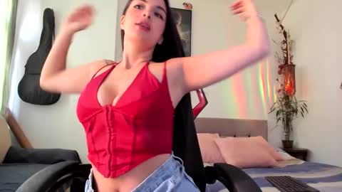 gabyaridiii online show from April 28, 2026, 3:39 pm