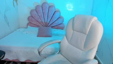 Snapshot of gabyowenss_ chatting on April 15, 2026, 10:43 pm Gaby Owens online show from April 15, 2026, 10:43 pm