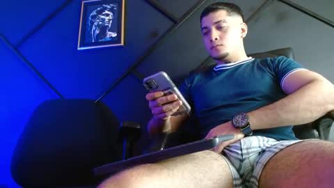 Snapshot of gael_williams4 chatting on January 1, 2025, 11:18 pm Gael Williams online show from January 1, 2025, 11:18 pm
