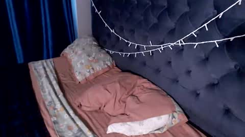 Snapshot of galaxyandromeda chatting on February 4, 2026, 5:02 am My name Lou 3 online show from February 4, 2026, 5:02 am