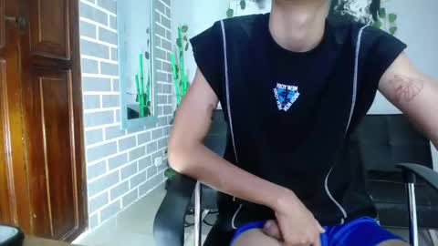 Snapshot of gandy_hott chatting on October 17, 2025, 8:22 pm gandy_hott online show from October 17, 2025, 8:22 pm