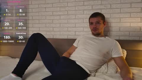 Snapshot of garettvosss chatting on October 18, 2025, 6:05 am Gared online show from October 18, 2025, 6:05 am