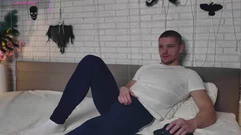 Snapshot of garettvosss chatting on October 31, 2025, 6:25 am Gared online show from October 31, 2025, 6:25 am