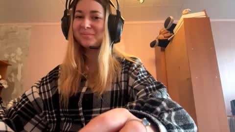 garnettdelbo online show from September 27, 2025, 11:37 am