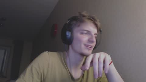 Snapshot of gasturfahe chatting on December 14, 2024, 12:11 am gasturfahe online show from December 14, 2024, 12:11 am