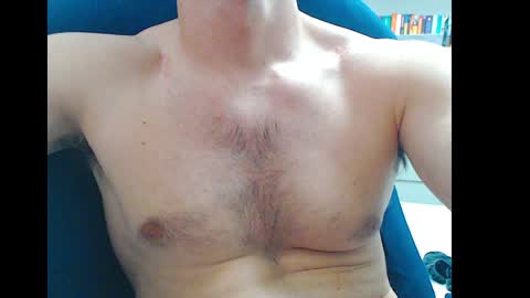 gatosarado23 online show from April 25, 2026, 5:32 am