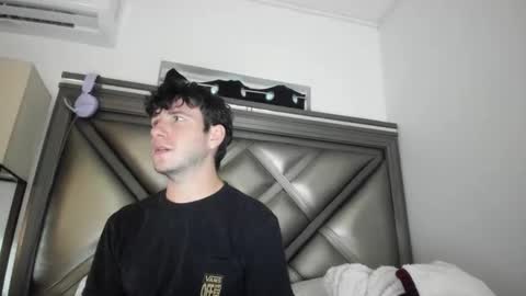 Snapshot of gayndepressed chatting on April 15, 2026, 12:39 am Trace online show from April 15, 2026, 12:39 am