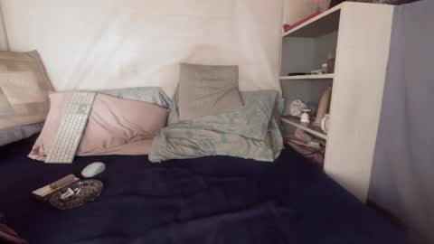 gayrobbin online show from October 24, 2025, 11:39 am