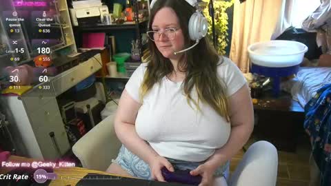 Snapshot of geeky_kitten chatting on September 13, 2025, 4:29 pm Geeky Kitten Leina -  online show from September 13, 2025, 4:29 pm