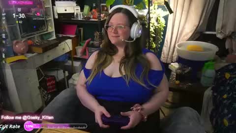 Snapshot of geeky_kitten chatting on September 22, 2025, 5:20 am Geeky Kitten Leina -  online show from September 22, 2025, 5:20 am