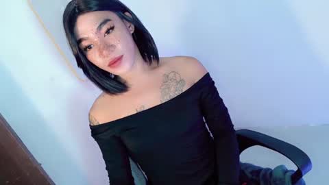 Snapshot of gelluxxx chatting on August 5, 2026, 10:44 pm gelo online show from August 5, 2026, 10:44 pm