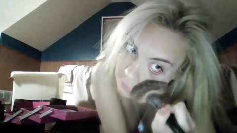 geminincapricorn96 online show from December 5, 2025, 2:42 am