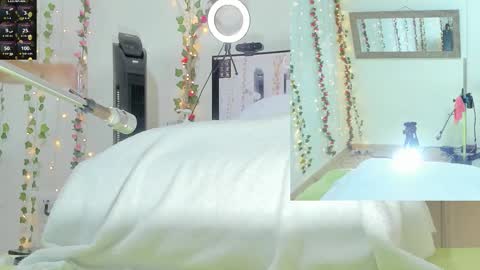 Snapshot of genesis__love_ chatting on October 18, 2025, 9:32 am Genesis online show from October 18, 2025, 9:32 am