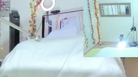 Snapshot of genesis__love_ chatting on October 29, 2025, 9:33 am Genesis online show from October 29, 2025, 9:33 am