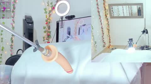 Snapshot of genesis__love_ chatting on October 30, 2025, 9:22 am Genesis online show from October 30, 2025, 9:22 am