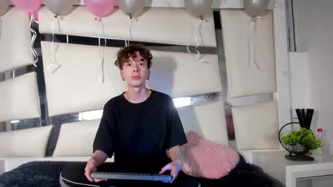 Snapshot of genesis_js chatting on November 19, 2025, 3:39 am genesis_js online show from November 19, 2025, 3:39 am