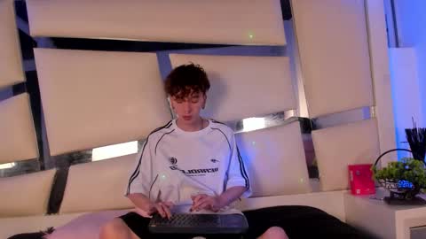 Snapshot of genesis_js chatting on November 21, 2025, 4:55 am genesis_js online show from November 21, 2025, 4:55 am