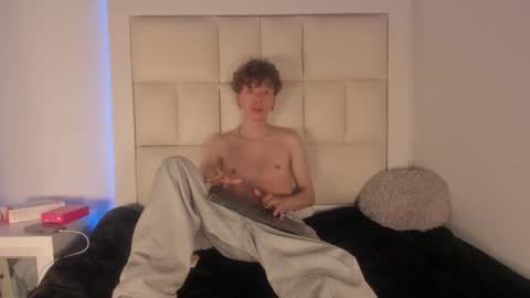 Snapshot of genesis_js chatting on December 19, 2025, 5:03 am genesis_js online show from December 19, 2025, 5:03 am