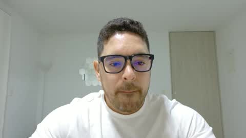 genesis_wb online show from May 10, 2026, 1:44 am