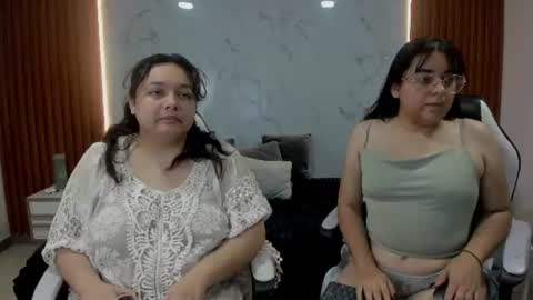 Snapshot of genesis_y_moon chatting on July 6, 2026, 4:53 am genesis_y_moon online show from July 6, 2026, 4:53 am