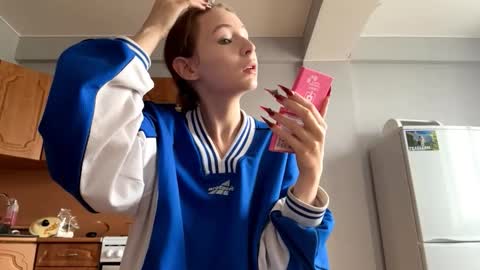 Emmi online show from September 18, 2025, 5:09 am