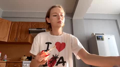 Emmi online show from September 23, 2025, 5:21 am