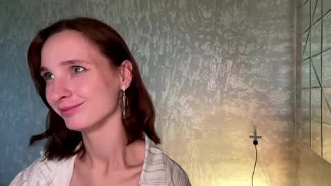 Riana online show from May 17, 2026, 5:38 am