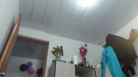 gensesisex online show from December 8, 2024, 3:32 am