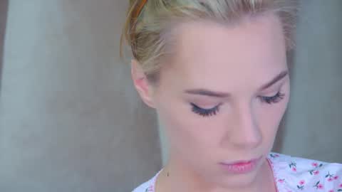 GentleRossi online show from December 18, 2025, 2:01 pm