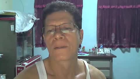 Snapshot of genuino2019 chatting on April 3, 2026, 12:30 am Genuino online show from April 3, 2026, 12:30 am