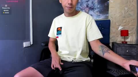 Snapshot of george_bigcock24cm chatting on April 1, 2026, 1:23 pm george_bigcock24cm online show from April 1, 2026, 1:23 pm