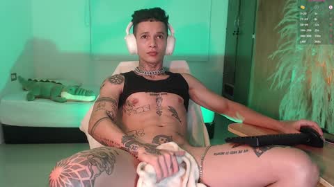 independent model online show from December 8, 2024, 2:39 am