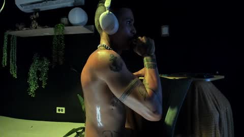 independent model online show from February 8, 2025, 7:26 am