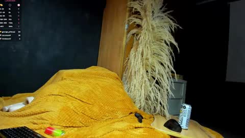 independent model online show from March 8, 2025, 3:50 am