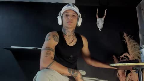 independent model online show from March 19, 2026, 1:42 am