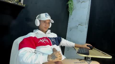 independent model online show from April 1, 2026, 5:52 am