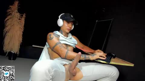 independent model online show from May 23, 2026, 11:53 pm