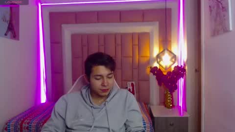 Snapshot of georgesmith_1 chatting on December 10, 2024, 6:01 am GEORGE online show from December 10, 2024, 6:01 am