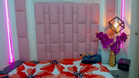 Snapshot of georgesmith_1 chatting on December 22, 2024, 1:34 am GEORGE online show from December 22, 2024, 1:34 am